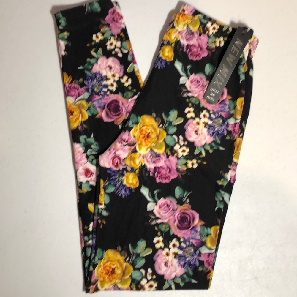 NWT New Mix Leggings Black Floral One Size